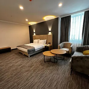 Home Plus Hotel Отель